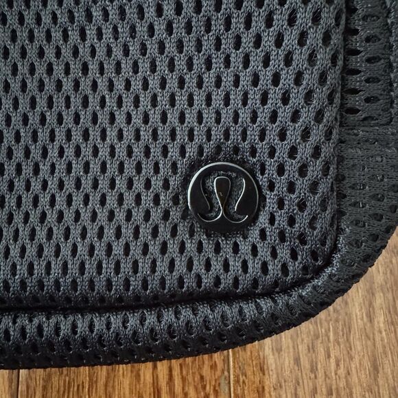 Lululemon Everywhere Belt Bag Black Knit Mesh 1L Fanny Pack Crossbody Purse NWT - Picture 6 of 15